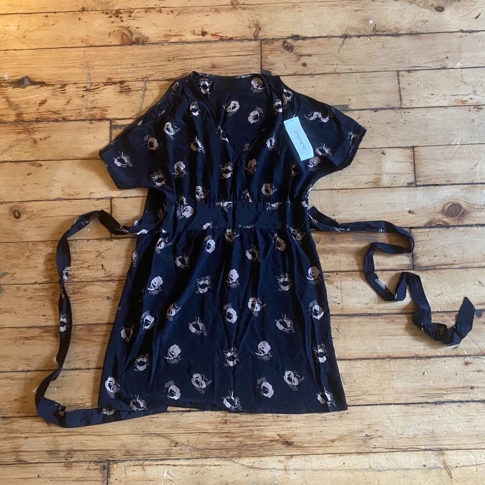 No. 6 Women's Black Dress